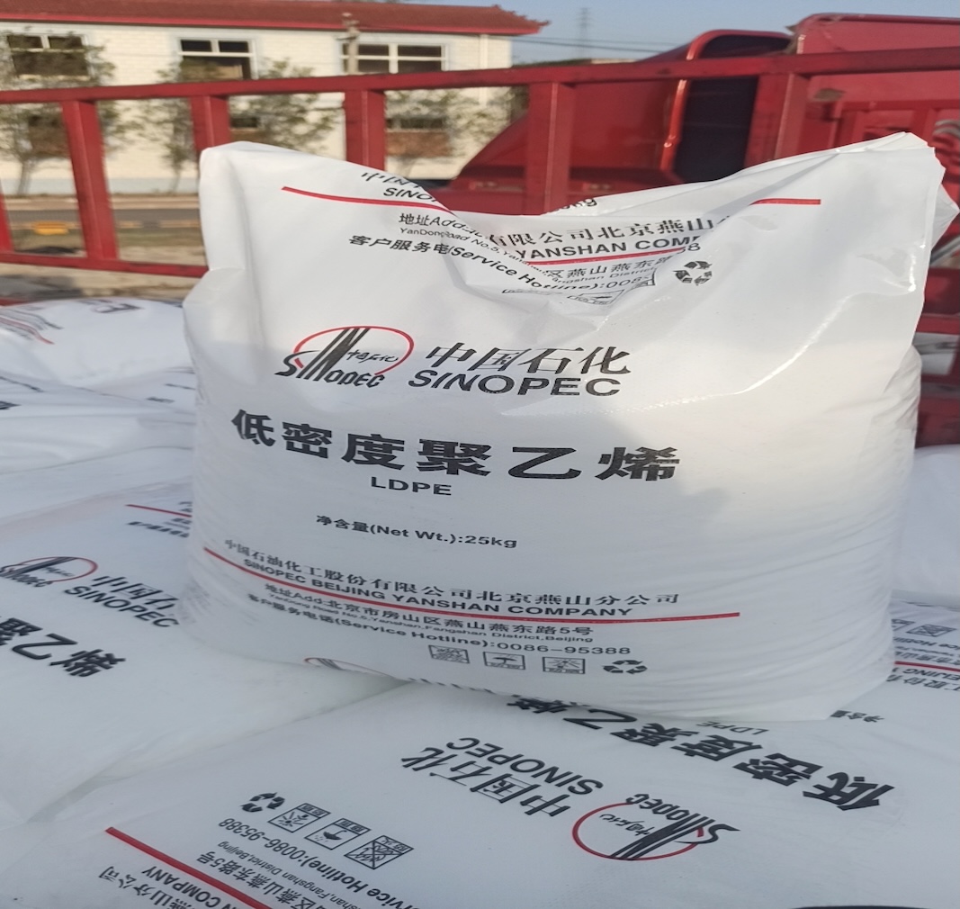 Outdoor-shot-of-stacked-Sinopec-Yanshan-LDPE-25kg-polyethylene-sacks-loaded-on-red-transport-truck
